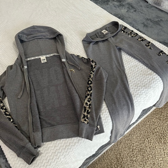 Pink, Victoria’s Secret, bling cheetah/leopard hoodie/jogger set. Used. XS - Picture 2 of 7